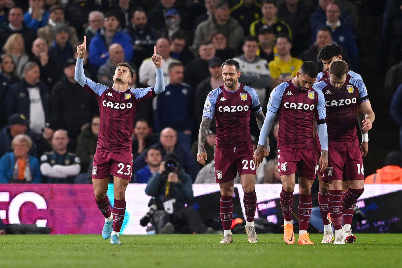 更加紧密的 更加紧密的